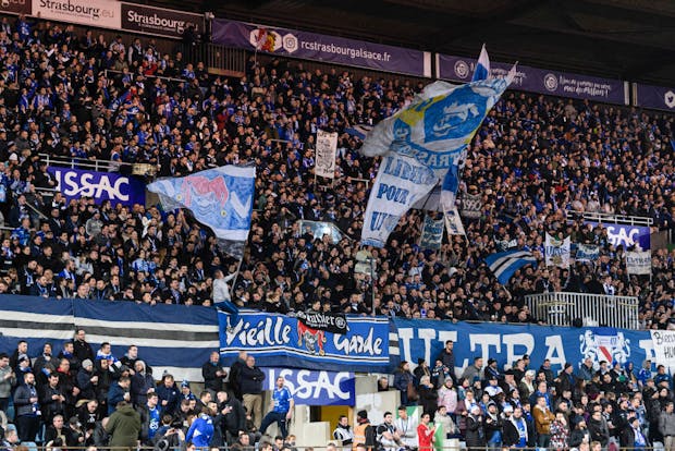 RC Strasbourg supporters (Photo by Marcio Machado/Eurasia Sport Images/Getty Images)