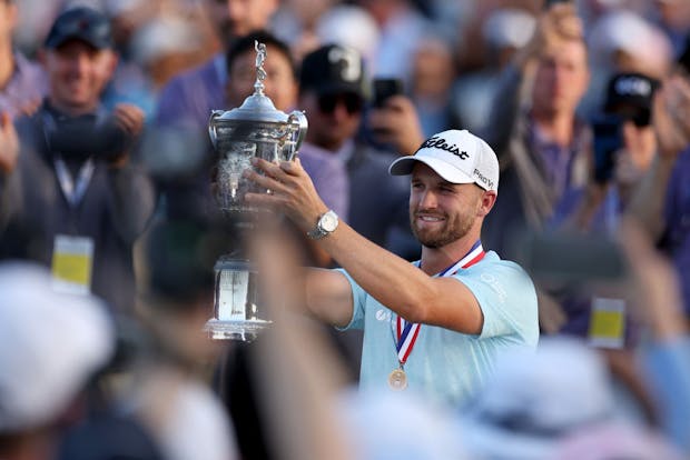 Wyndham Clark poses with the trophy after winning the 123rd U.S. Open on June 18, 2023 (by Ezra Shaw/Getty Images)
