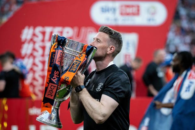 Luton Town Manager Rob Edwards lifts the Sky Bet Championship Play Offs Final trophy. (Sebastian Frej/MB Media/Getty Images)