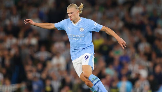 MANCHESTER, ENGLAND - AUGUST 19: Erling Haaland of Manchester City during the Premier League match between Manchester City and Newcastle United at Etihad Stadium on August 19, 2023 in Manchester, England. (Photo by