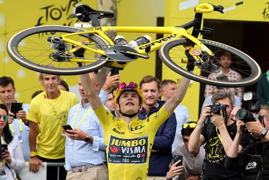 Jonas Vingegaard celebrates victory in the 2023 Tour de France