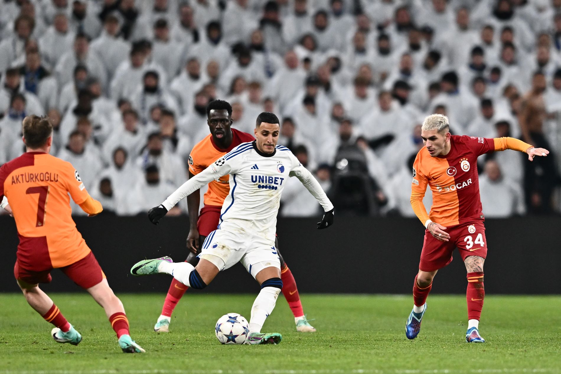 COPENHAGEN, DENMARK - DECEMBER 12: Mohamed Elyounoussi, Lucas Torreira, Davinson Sanchez during the UEFA Champions League match between F.C. Copenhagen and Galatasaray A.S. at Parken Stadium on December 12, 2023 in Copenhagen, Denmark. (Photo by Sebastian Frej/MB Media/Getty Images)