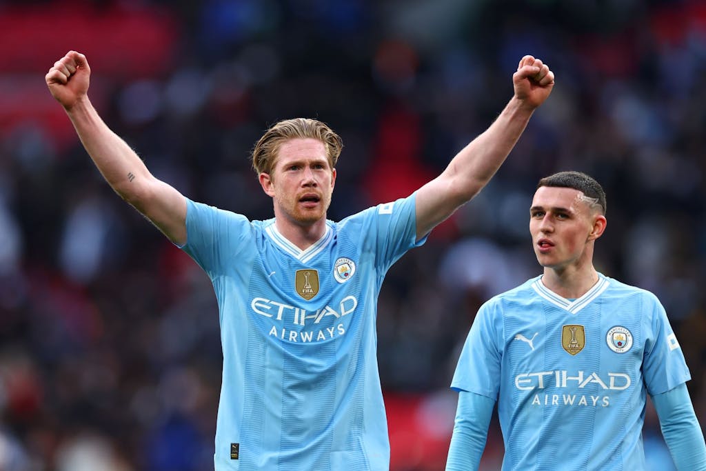 LONDON, ENGLAND - APRIL 20: Kevin de Bruyne of Manchester City celebrates with Phil Foden at the end of the Emirates FA Cup Semi Final match between Manchester City and Chelsea at Wembley Stadium on April 20, 2024 in London, England.(Photo by Chris Brunskill/Fantasista/Getty Images)
