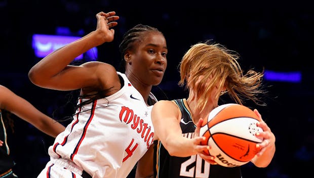 NEW YORK, NEW YORK - SEPTEMBER 10: Sabrina Ionescu #20 of the New York Liberty moves against Queen Egbo #4 of the Washington Mystics at Barclays Center on September 10, 2023 in the Brooklyn borough of New York City. NOTE TO USER: User expressly acknowledges and agrees that, by downloading and or using this photograph, User is consenting to the terms and conditions of the Getty Images License Agreement. The Mystics defeated the Liberty 90-88. (Photo by Bruce Bennett/Getty Images)