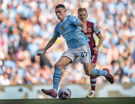 MANCHESTER, ENGLAND - MAY 19: Phil Foden of Manchester City in action during the Premier League match between Manchester City and West Ham United at Etihad Stadium on May 19, 2024 in Manchester, England.(Photo by Visionhaus/Getty Images)