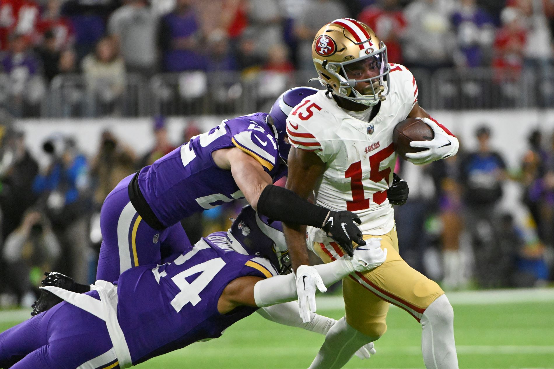 MINNEAPOLIS, MINNESOTA - OCTOBER 23: Jauan Jennings #15 of the San Francisco 49ers battles for yards after a first half catch against Camryn Bynum #24 and Harrison Smith #22 of the Minnesota Vikings at U.S. Bank Stadium on October 23, 2023 in Minneapolis, Minnesota. (Photo by Stephen Maturen/Getty Images)