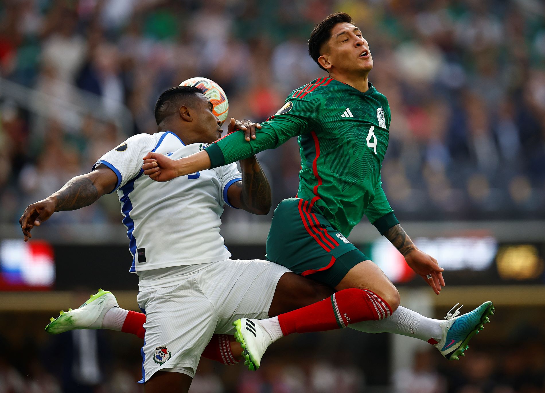 INGLEWOOD, CALIFORNIA - JULY 16: Harold Cummings #3 of Panama and Edson Alvarez #4 of Mexico jump for the ball in the first half during the Concacaf Gold Cup final match between Mexico and Panama at SoFi Stadium on July 16, 2023 in Inglewood, California. (Photo by Ronald Martinez/Getty Images)