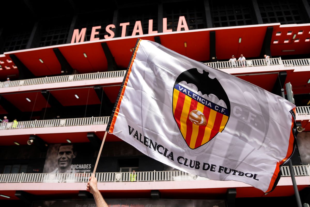 VALENCIA, SPAIN - MAY 21: A Valencia flag is flown outside the stadium prior to the LaLiga Santander match between Valencia CF and RC Celta de Vigo at Estadio Mestalla on May 21, 2022 in Valencia, Spain. (Photo by Aitor Alcalde/Getty Images)