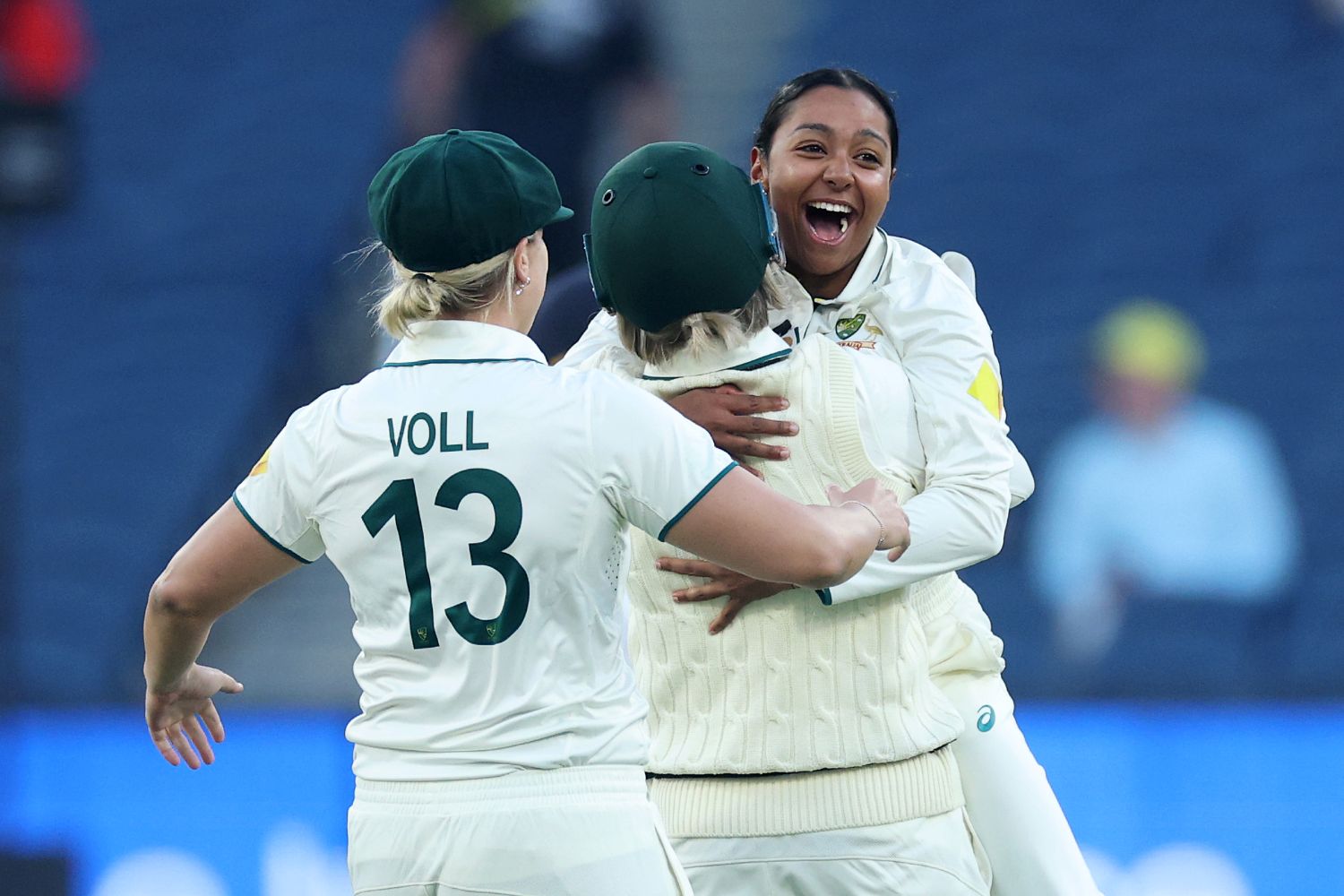 MELBOURNE, AUSTRALIA - JANUARY 30: Alana King of Australia celebrates the dismissal of Nat Sciver-Brunt of England during day one of the Women's Ashes Test Match between Australia and England at Melbourne Cricket Ground on January 30, 2025 in Melbourne, Australia. (Photo by Daniel Pockett/Getty Images)