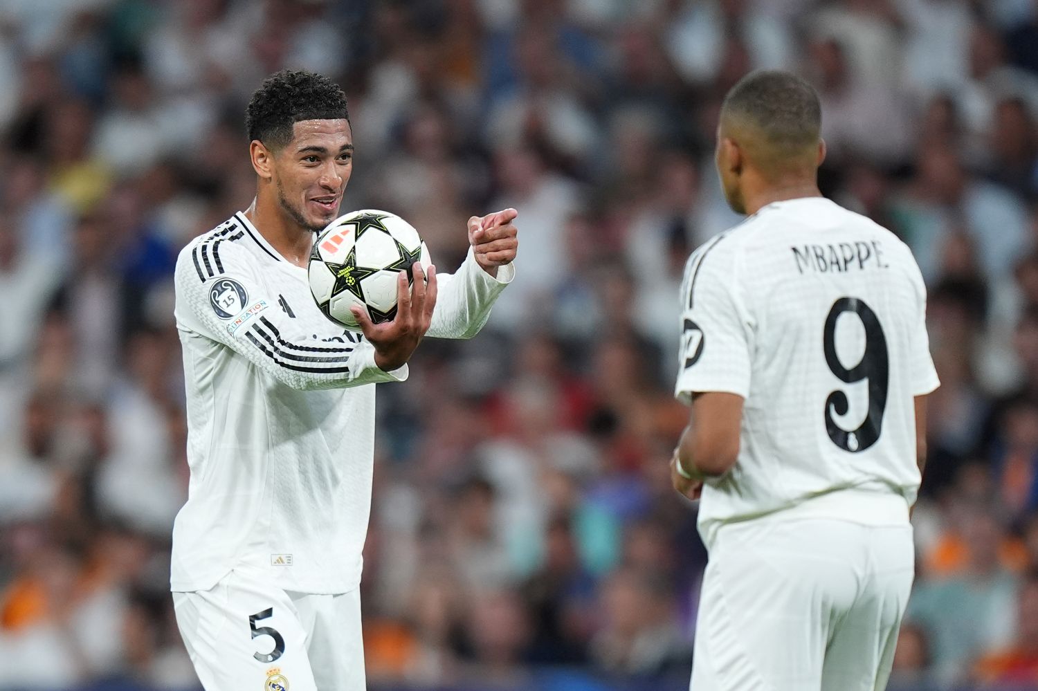 MADRID, SPAIN - SEPTEMBER 17: Jude Bellingham of Real Madrid interacts with rma during the UEFA Champions League 2024/25 League Phase MD1 match between Real Madrid CF and VfB Stuttgart at Estadio Santiago Bernabeu on September 17, 2024 in Madrid, Spain. (Photo by Angel Martinez/Getty Images)