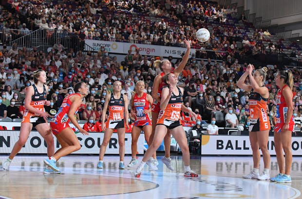 Jo Harten of the Giants is challenged by Maddy Turner of the Swifts during the 2021 Super Netball Grand Final (Photo by Albert Perez/Getty Images)