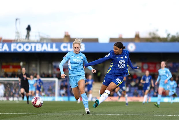 Sam Kerr of Chelsea shoots under pressure from Alex Greenwood of Manchester City, FA Women's Super League match, February 2022. (Photo by Ryan Pierse/Getty Images)
