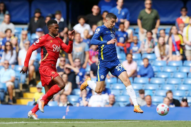 German international Kai Havertz of Chelsea runs with the ball whilst during Premier League match on May 22, 2022 (by Henry Browne/Getty Images)