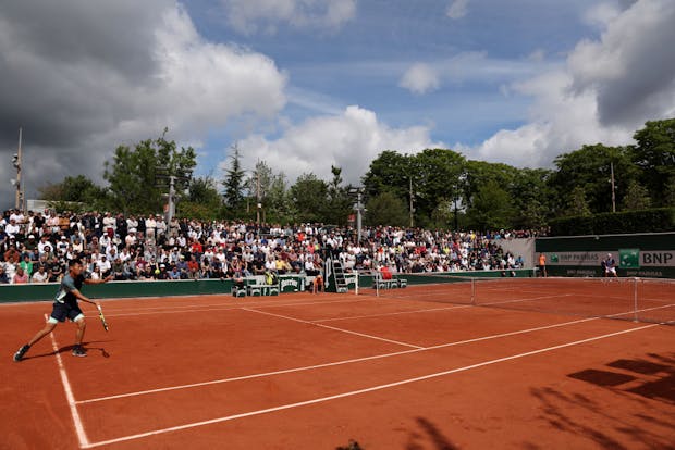 General view as Chun-Hsin Tseng plays a forehand against Joao Sousa during the men's singles first round match on Day 3 of the French Open (Photo by Clive Brunskill/Getty Images)