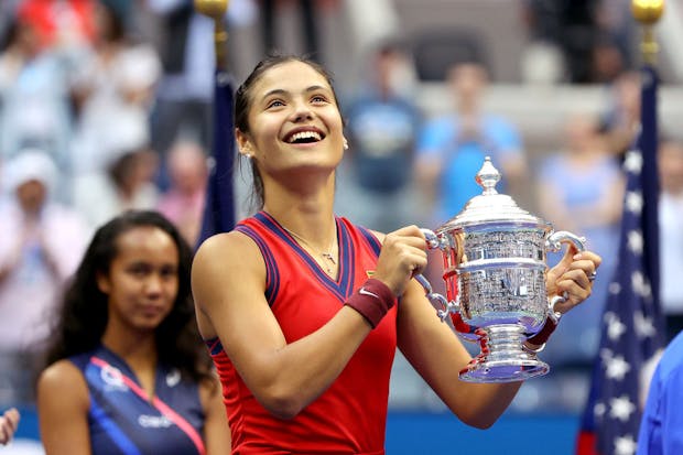 Emma Raducanu celebrates winning the 2021 US Open. (Photo by Elsa/Getty Images)