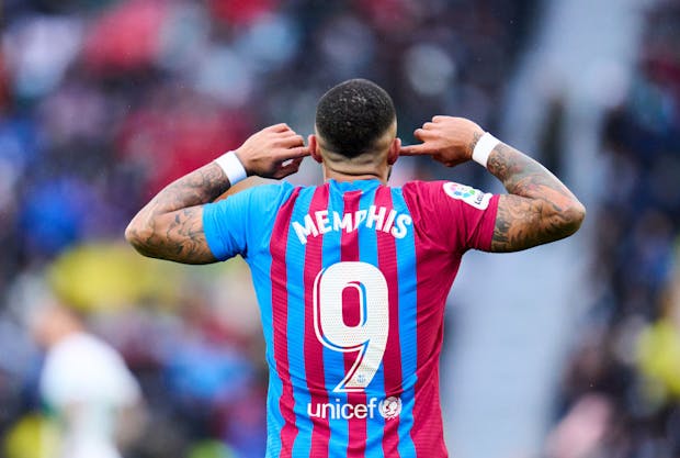 Dutch striker Memphis Depay of FC Barcelona (Photo by Aitor Alcalde/Getty Images)