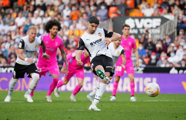 Carlos Soler of Valencia scores his side's first goal from a penalty during the LaLiga match against CA Osasuna (Photo by Aitor Alcalde/Getty Images)