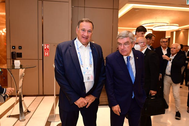 EOC president Spyros Capralos (L) with IOC president Thomas Bach (R)
(Credit: EOC)