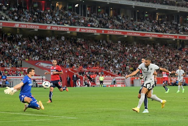 Kylian Mbappé of PSG scores during Ligue 1 match against Lille on August 21, 2022 (Photo by ANP via Getty Images)