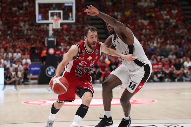 AX Armani Exchange Olimpia Milano, in action against Virtus Segafredo Bologna on June 18, 2022 (by Giuseppe Cottini/Getty Images)