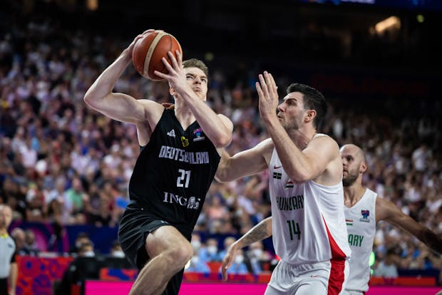 Justus Hollatz (L) of Germany is tackled by Gyorgy Goloman (R) of Hungary during the EuroBasket 2022 match on September 7 (by Marvin Ibo Guengoer - GES Sportfoto/Getty Images)