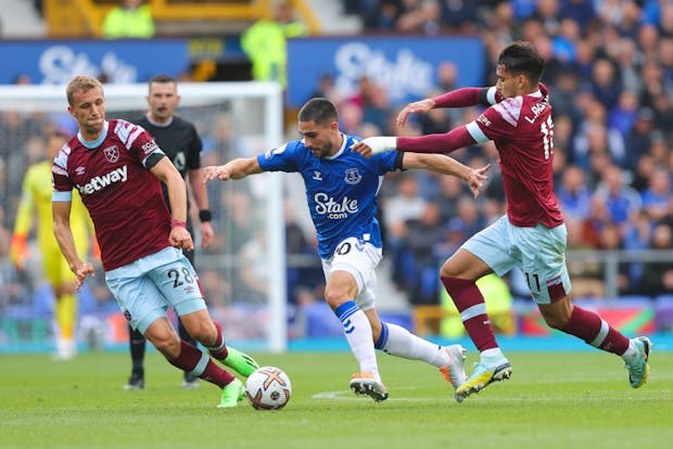 Neal Maupay of Everton battles for possession with Lucas Paqueta and Tomas Soucek of West Ham (Photo by James Gill - Danehouse/Getty Images)