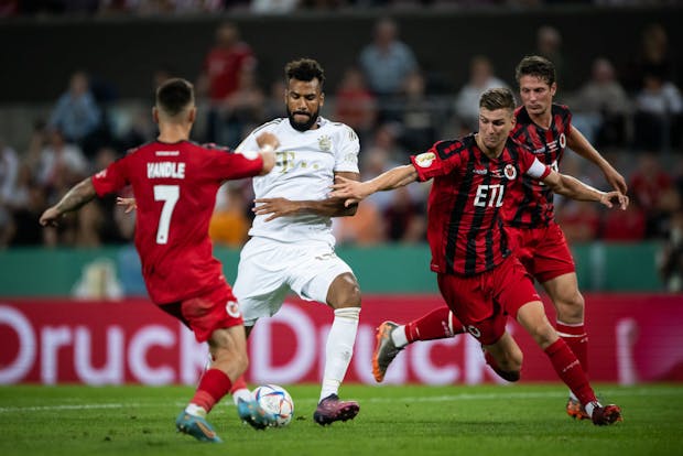 Eric Maxim Choupo-Moting (C) of Bayern Munich in action against Viktoria Koeln (Photo by Marvin Ibo Guengoer - GES Sportfoto/Getty Images)