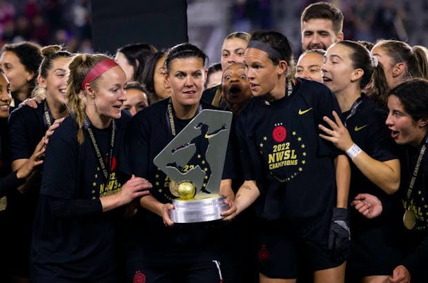 Portland Thorns celebrate victory in the 2022 NWSL title game (Credit: Getty Images)