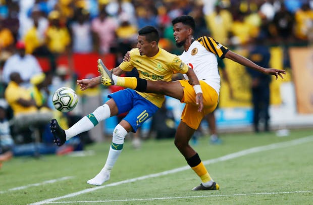 Kaizer Chiefs' Yagan Sasman fights for ball with Mamelodi Sundowns' Gaston Sirino in ABSA Premier Soccer League (Photo by PHILL MAGAKOE/AFP via Getty Images)
