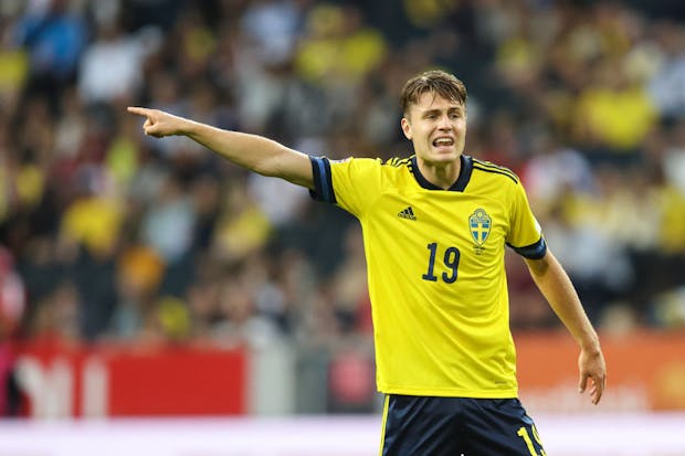 Mattias Svanberg of Sweden during the Uefa Nations League match against Serbia on June 9, 2022 (by James Williamson - AMA/Getty Images)