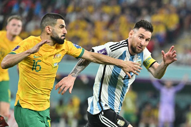 Aziz Behich of Australia and Lionel Messi of Argentina compete during the 2022 Fifa World Cup Round of 16 match on December 3, 2022 (by Lionel Hahn/Getty Images)