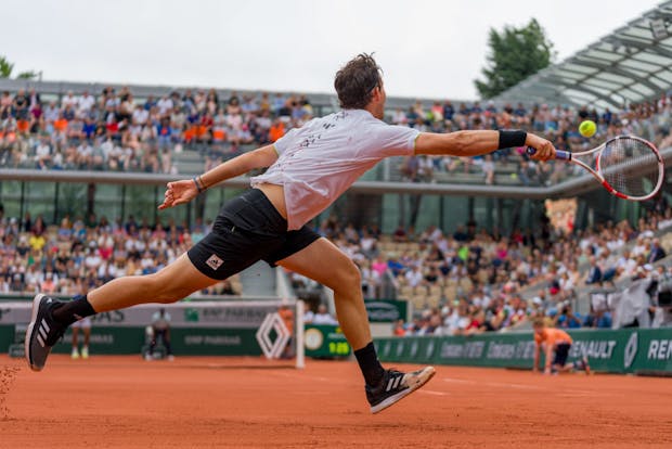Dominic Thiem in action at the 2022 French Open. (Photo by Andy Cheung/Getty Images)