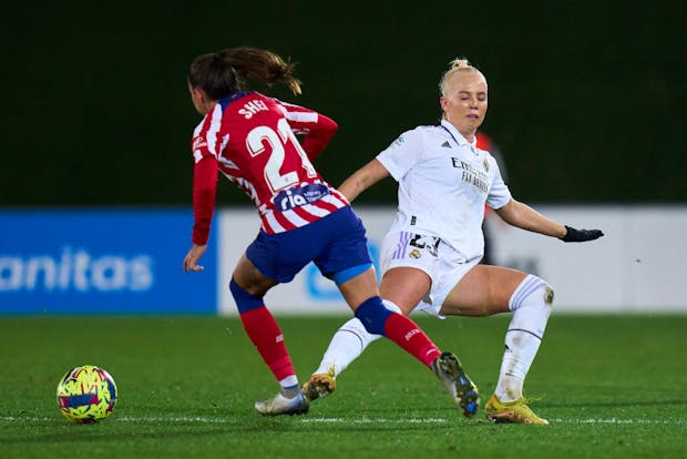 Sofia Svava of Real Madrid battles for ball with Sheila Garcia of Atletico de Madrid during Liga F match (by Diego Souto/Quality Sport Images/Getty Images)