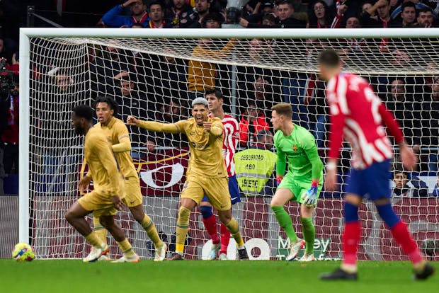 Ronald Araujo of Barcelona reacts after making a clearance during LaLiga match against Atletico de Madrid (by Diego Souto/Quality Sport Images/Getty Images)