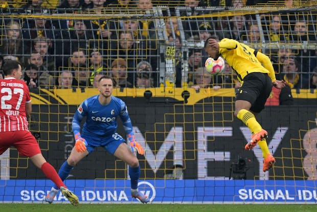 Sebastien Haller of Borussia Dortmund scores during the Bundesliga match versus SC Freiburg on February 4, 2023 (by ANP via Getty Images)