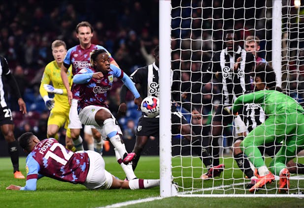 Michael Obafemi of Burnley scores during the Championship match versus Watford on February 14, 2023 (by Richard Sellers/Getty Images)
