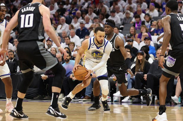 Stephen Curry of the Golden State Warriors in action against the Sacramento Kings during game seven of the Western Conference First Round Playoffs (Getty Images)
