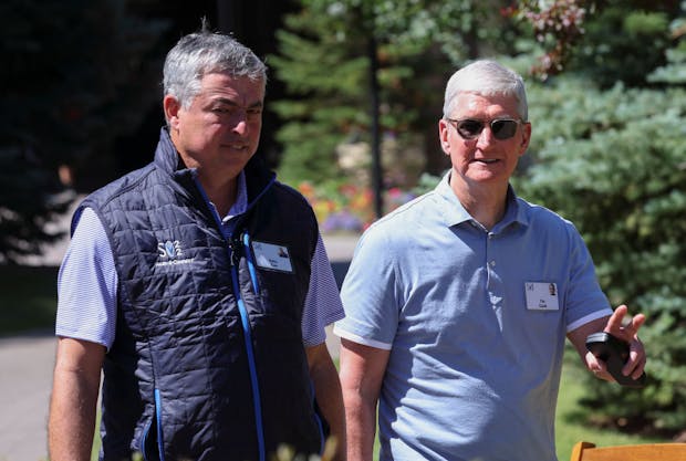 Tim Cook (R), CEO of Apple, walks with Eddy Cue, Senior Vice President of Services at Apple in 2022 (Getty Images)