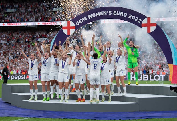The England team celebrate with the trophy after the Uefa Women's Euro 2022 final (Photo by Visionhaus/Getty Images)