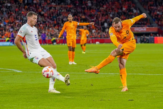 Jan Vertonghen of Belgium and Vincent Janssen of the Netherlands during the Uefa Nations League A Group 4 match (Photo by Andre Weening/Orange Pictures/BSR Agency/Getty Images)