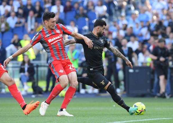 Elseid Hysaj of SS Lazio scores during the Serie A match against US Cremonese on May 28, 2023 (by Silvia Lore/Getty Images)