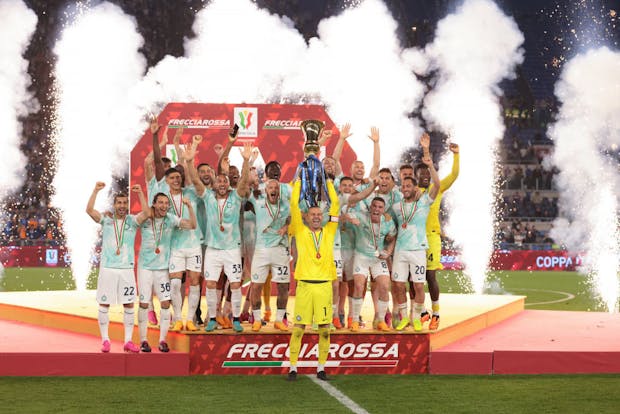 FC Internazionale players with the trophy following 2022-23 Coppa Italia final vs. ACF Fiorentina (Photo by Jonathan Moscrop/Getty Images)