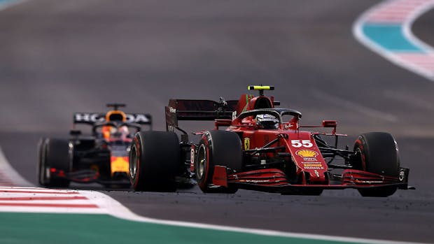 Carlos Sainz driving the Scuderia Ferrari during the Abu Dhabi Grand Prix on December 12, 2021 (by Lars Baron/Getty Images)