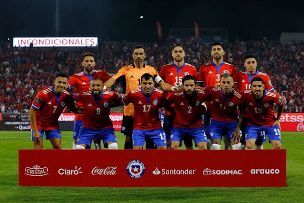 Players of Chile pose for a team picture before a World Cup qualifier against Ecuador (Photo by Marcelo Hernandez/Getty Images)