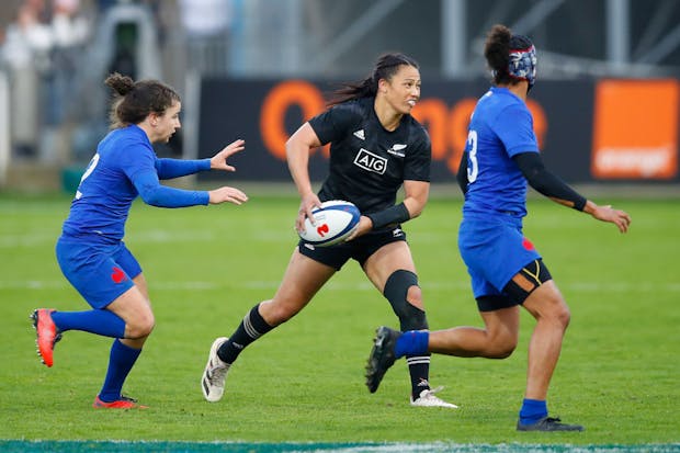 Carla Hohepa of New Zealand Women passes the ball during the match against France (Photo by Eric Alonso/Getty Images)