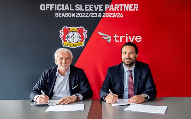Engin Çubukçu, chairman of Trive (right) and Rudi Völler, managing director sports of Bayer 04 Leverkusen (left).