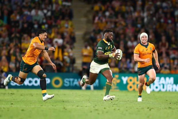 Siya Kolisi of South Africa makes a break during the Rugby Championship match  against Australia (Photo by Chris Hyde/Getty Images)