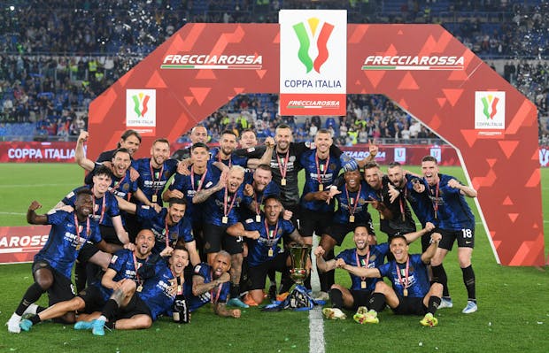 Inter players celebrate with the Coppa Italia trophy (Photo by Francesco Pecoraro/Getty Images)
