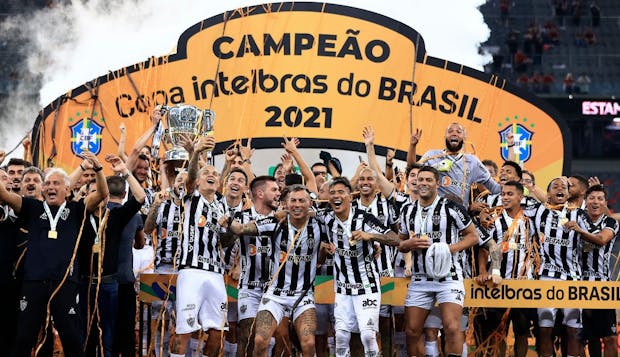 Atletico Mineiro celebrate after winning the second leg match against Athletico Paranaense in the final of 2021 Copa do Brasil. (Photo by Buda Mendes/Getty Images)