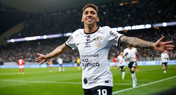 Gustavo Silva of Corinthians celebrates after scoring the first goal during the match against Bragantino (Photo by Ricardo Moreira/Getty Images)